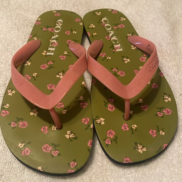 Coach Flipflops - Picture 4 of 7